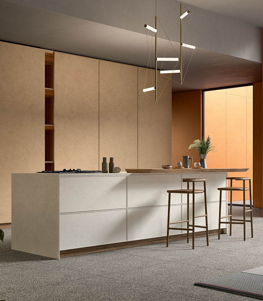 Modern kitchen with neutral surfaces, warm tones and clean design details.